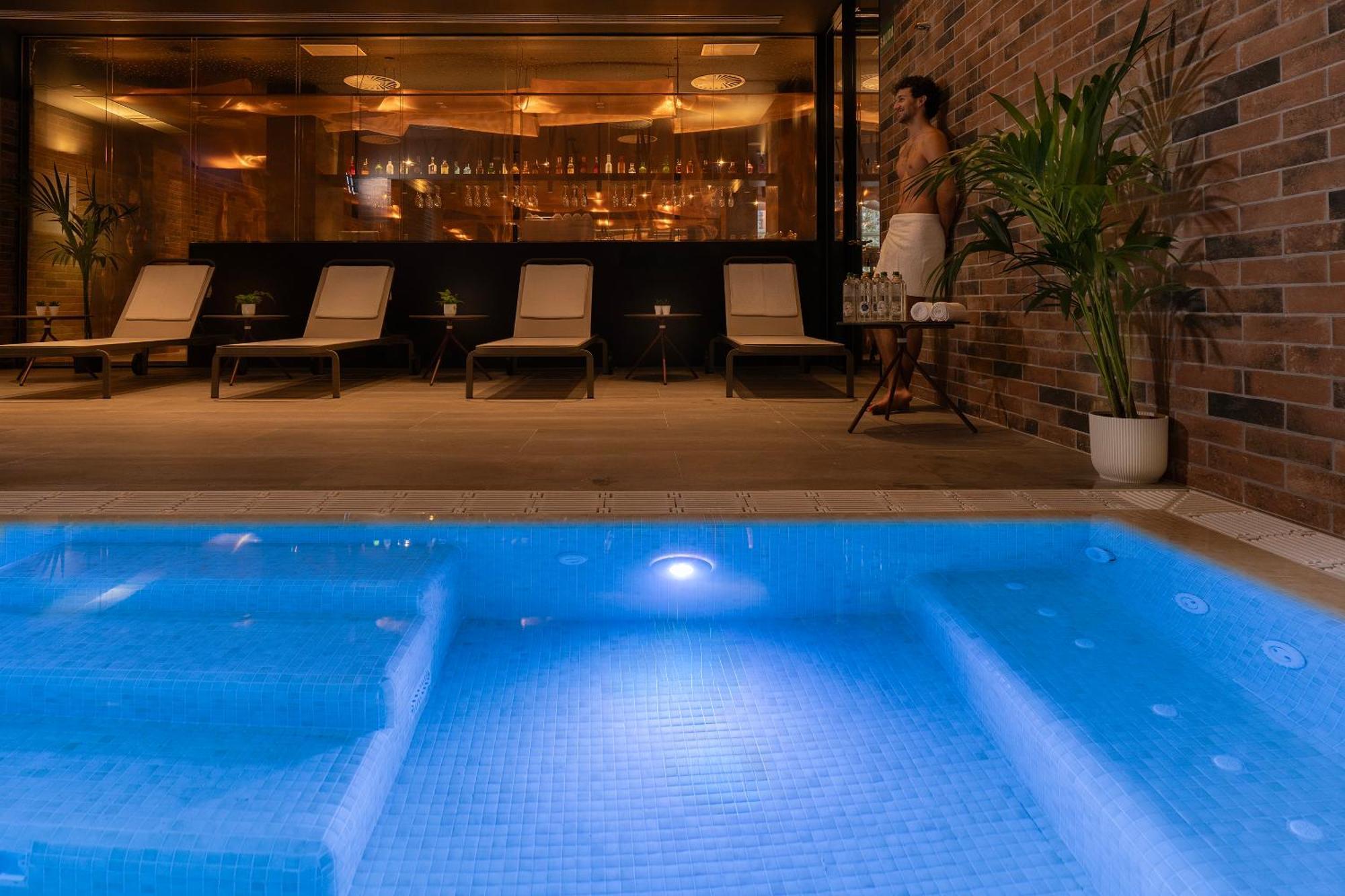 Axel Hotel Bilbao - Adults Only Exterior photo